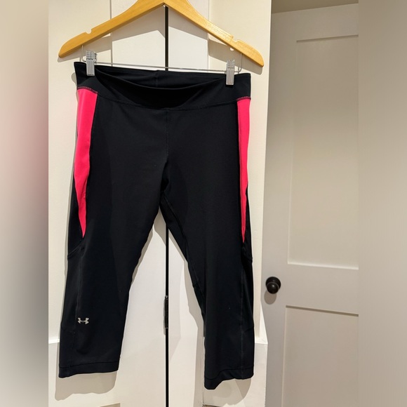 Under Armour woman’s 3/4 activewear tights - Picture 2 of 3